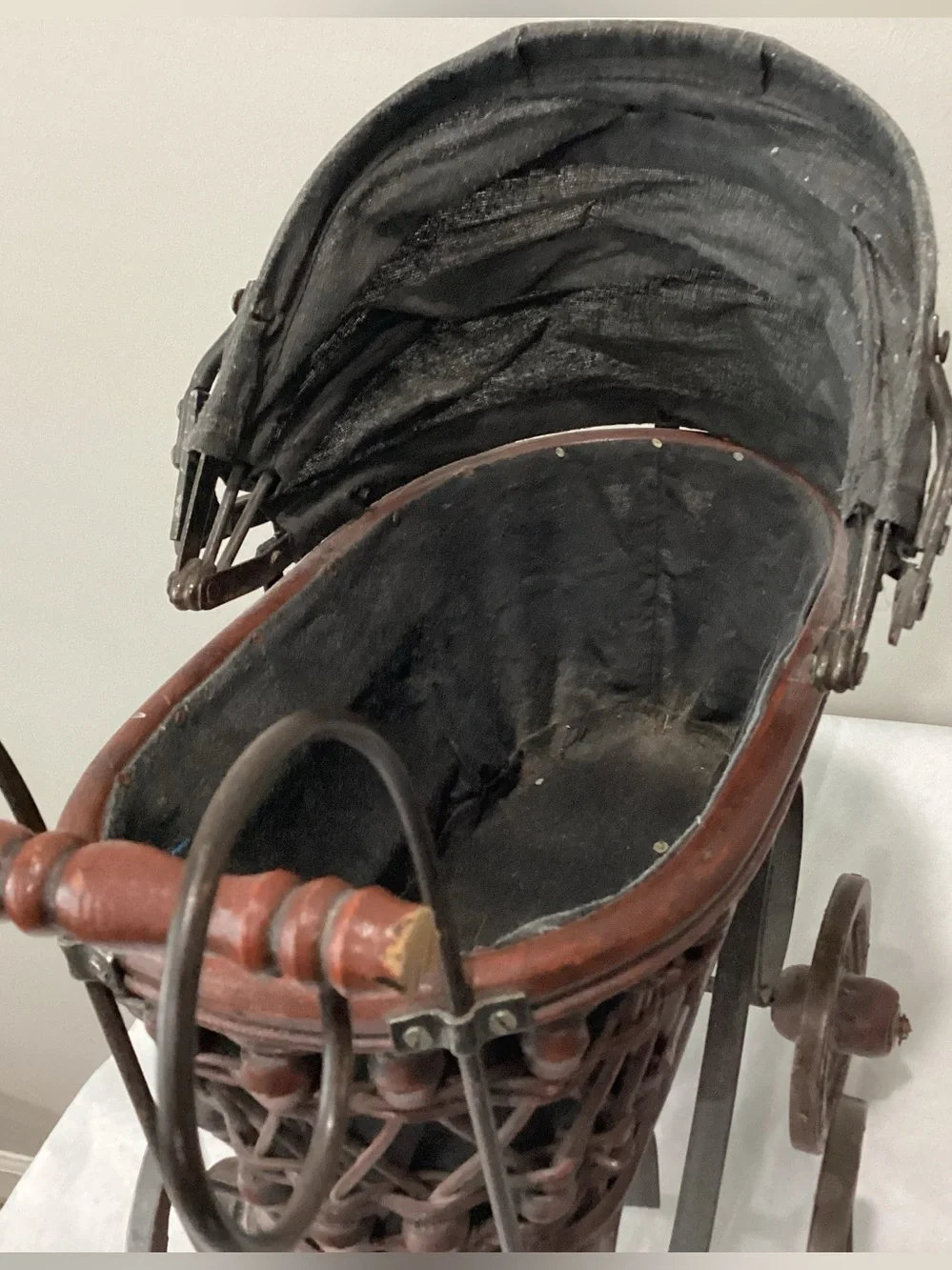 Vtg. Victorian-Style Wicker Baby doll carriage (pram). Vintage reproduction piec